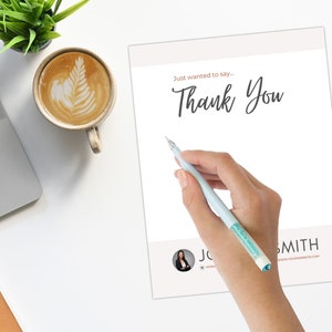 Set de papelería personalizable para agentes de seguros de vida. Incluye una carta de agradecimiento preescrita, una nota de agradecimiento en blanco y un material de oficina en blanco.