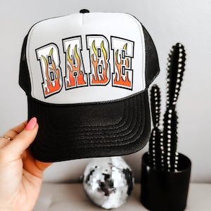 Chapéu Flame Babe, Chapéu Hot Girl Trucker, Boné de espuma Fire Letter, Boné Snapback preto e branco, Boné Baddie Y2K, Boné Trucker retrô de verão