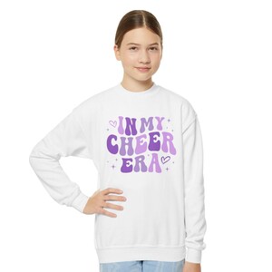 In meiner Cheer Era Sweatshirt, Cheer Kleidung, Cheer Kleidung, Cheerleader Kleidung, Cheer Wear, Cheer Tops, Geschenk für Swiftie, Rundhalsausschnitt, Purple