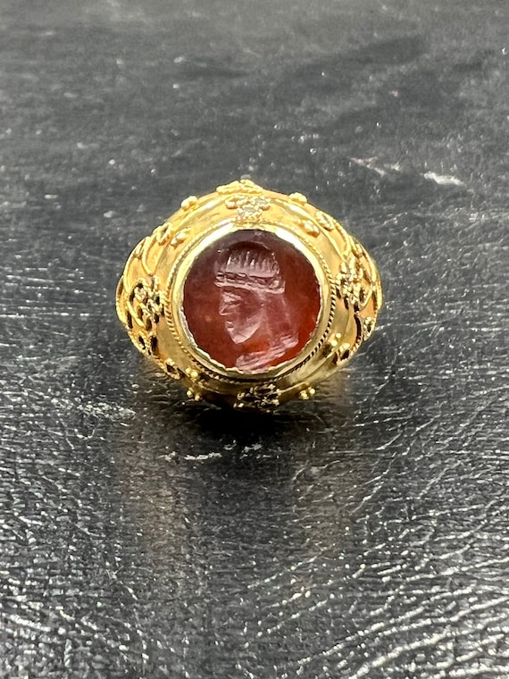 beautiful ancient genuine 20k gold and carved agat