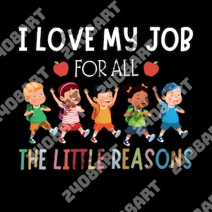 以下が含まれることがあります： 「I LOVE MY JOB FOR ALL THE LITTLE REASONS」というテキストが入った黒いグラフィック。画像には、リュックサックを背負い、腕を上げた5人の多様な子供たちと2つの赤いリンゴが描かれています。
