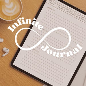 Peut inclure: Un journal numérique avec le texte "Infinite Journal" superposé à l'image. Le journal est ouvert sur une page lignée avec les jours du mois en haut. Une tasse de café et des écouteurs sont également dans l'image.