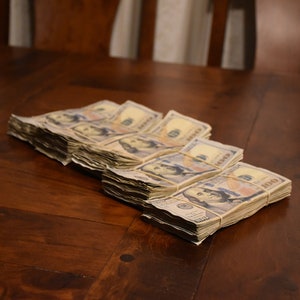 Ultra Realistic Movie Prop Money - 100 Dollar Bills - 5 Bands