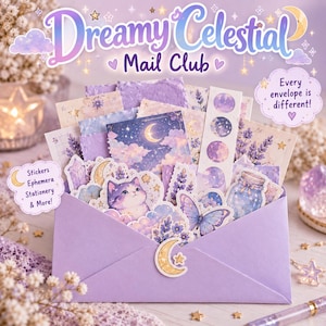 Puede incluir: Un sobre de color morado claro lleno de artículos de papelería con temática celestial, incluyendo pegatinas de un gato, una mariposa y una luna. El texto dice Dreamy Celestial Mail Club, Every envelope is different y Stickers Ephemera Stationery & More.