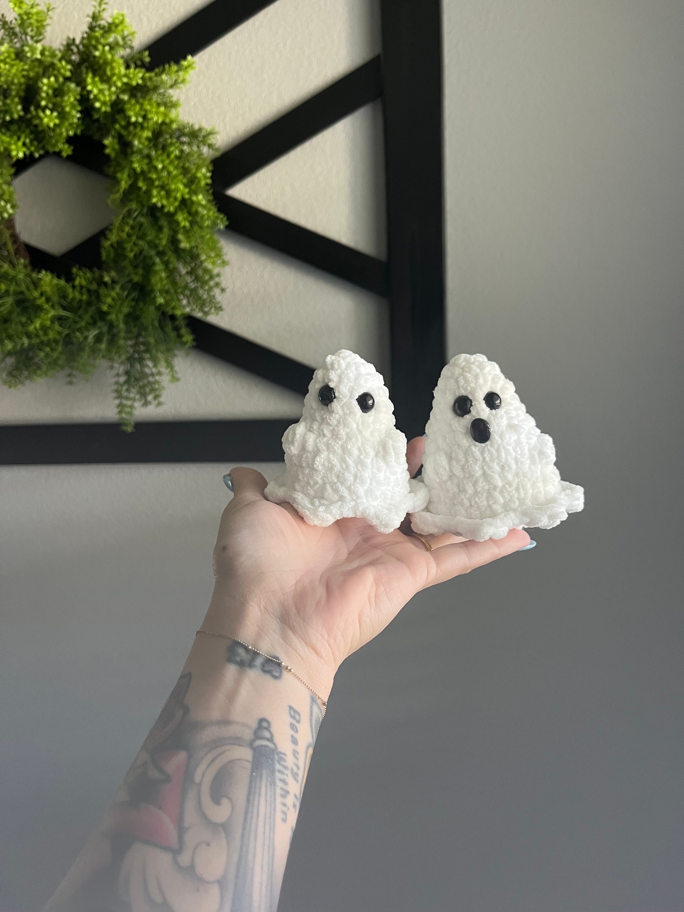 39 Ghost Crochet Patterns for Halloween: Spooky-Cute Amigurumi, Keychains, Bags, and Decor 39 Bedsheet ghosts crochet
