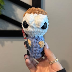 Patrón de crochet para el mini compañero de hombro Michael