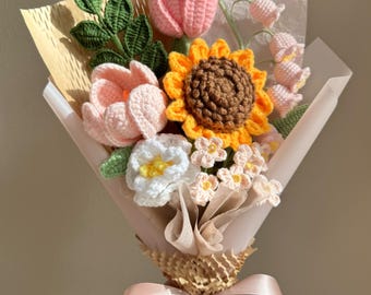 Ramo de flores de crochet hecho a mano: Girasol, margarita y tulipán tejido. Regalo para ella, cumpleaños, boda, graduación.