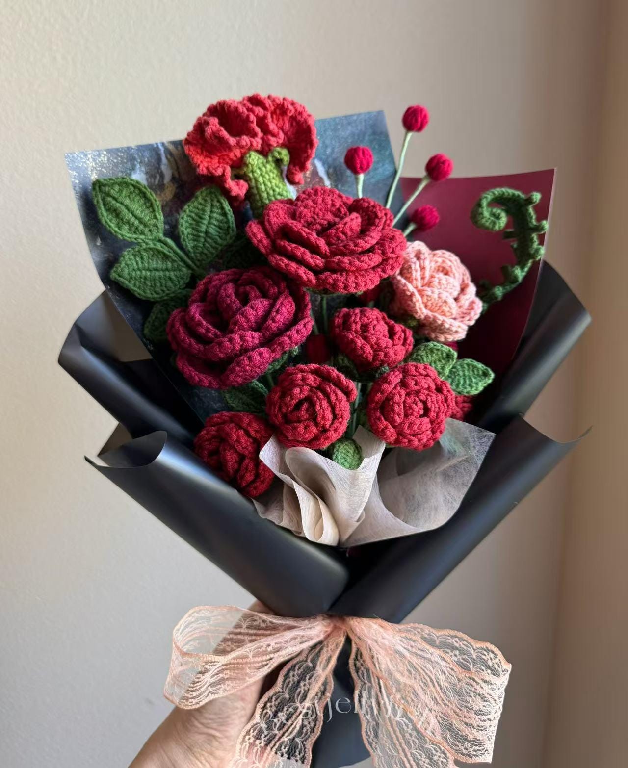 Mother's Day Crochet red pink rose bouquet, Knitted Birthday