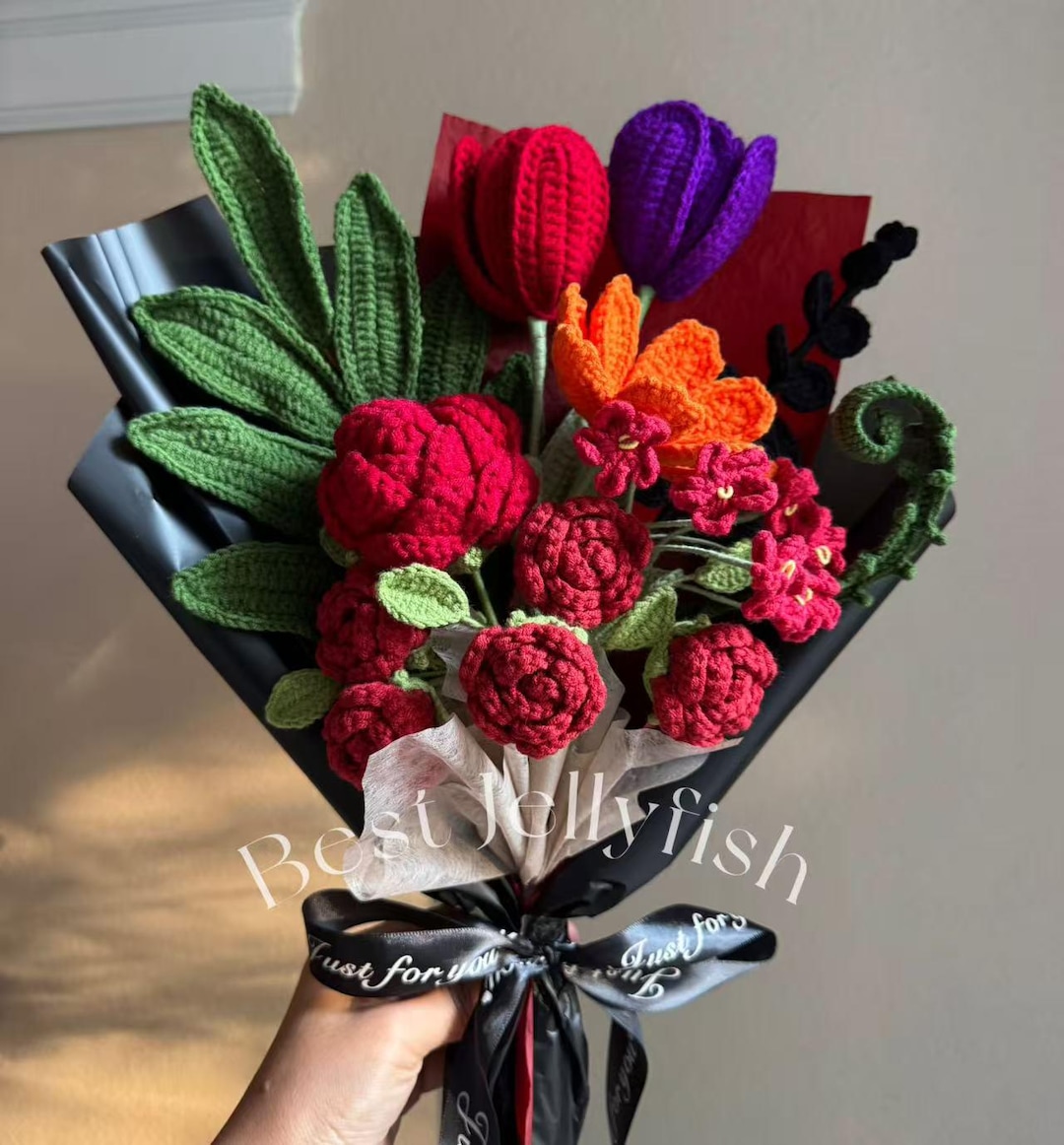 ハンドメイドかぎ針編みの花束：永遠のバラとひまわりのユリの