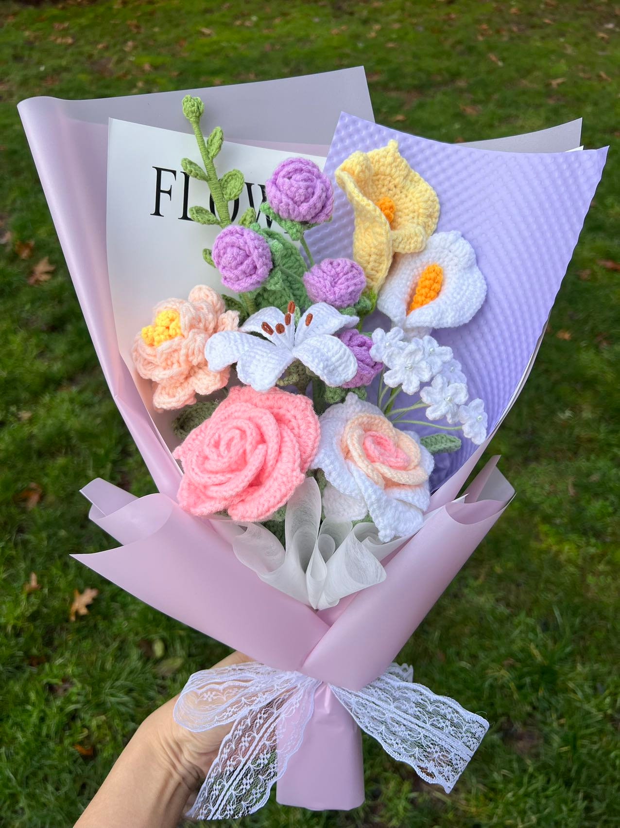 Bouquet Fiori All'uncinetto Con Rose E Tulipani – Confezione Regalo Inclusa, Ideale Per Anniversari E San Valentino!