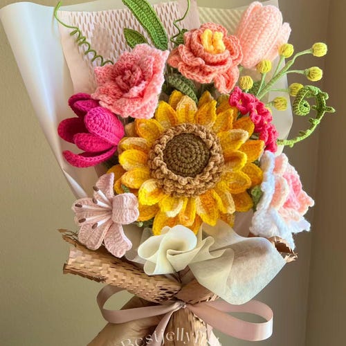 Crochet Sunflower bouquet, Handmade personalized keepsake sympathy Gift for anniversary, Teacher, Birthday, Mom, Grandma, Wife