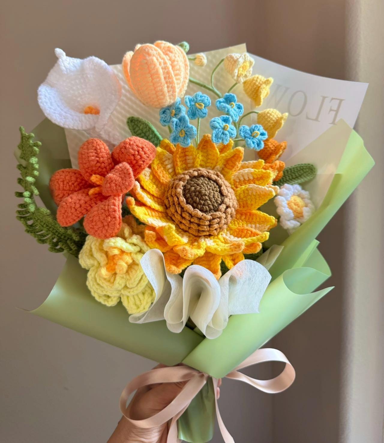 かぎ針編みの花束：手作りのひまわり、チューリップ、ユリ - 卒業祝い
