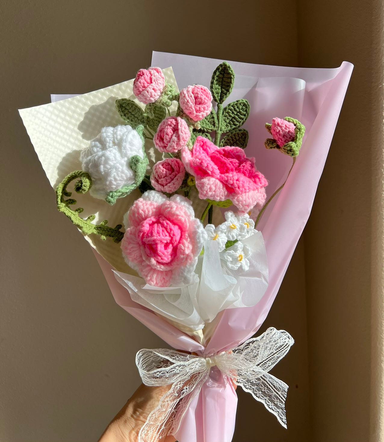 Tulipani fatti a mano all'uncinetto, bouquet all'uncinetto, bouquet da sposa, regalo di anniversario, regalo di inaugurazione della casa, arredamento per la casa, arte all'uncinetto - Italia