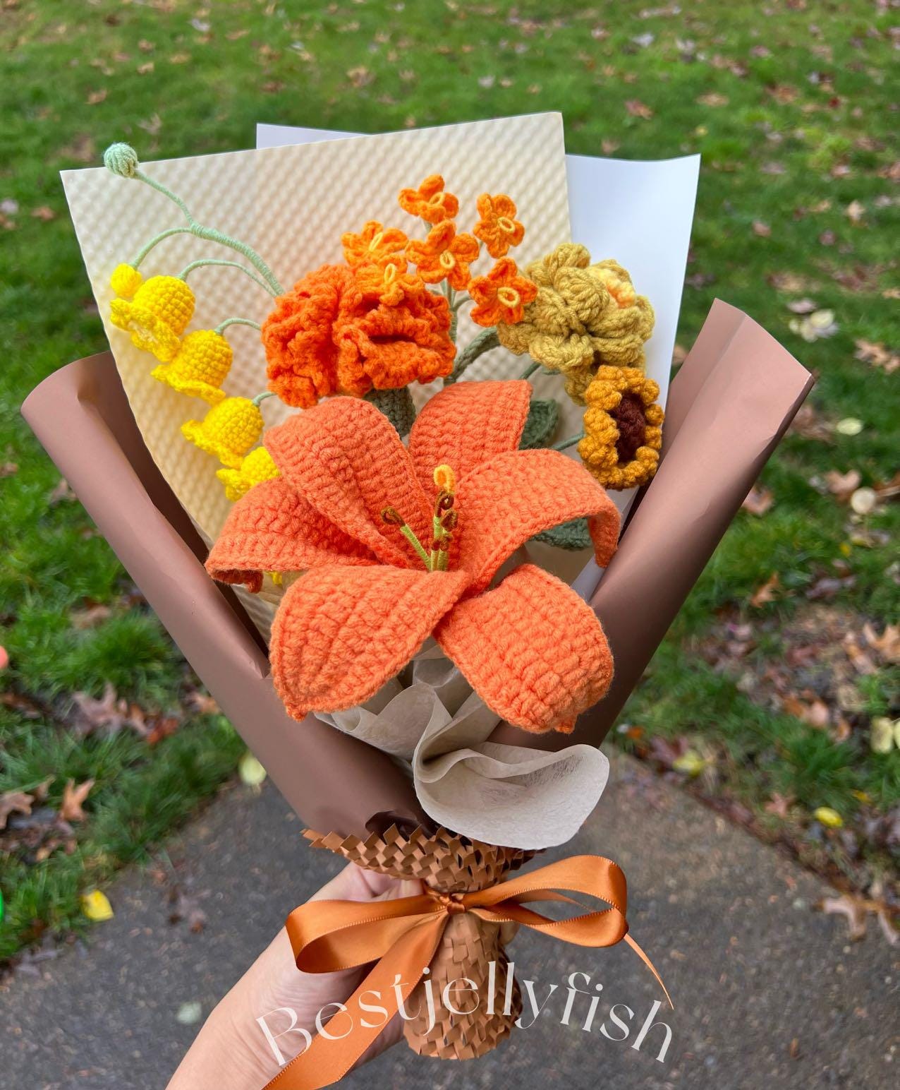 Bouquet di fiori all'uncinetto: regalo fatto a mano con tulipani, rose e girasoli - Italia