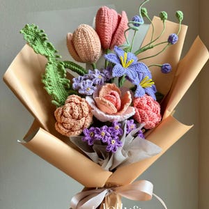 かぎ針編みの花束、手作り、チューリップ、室内装飾、完成品、彼女へのプレゼント、誕生日、友人、ガールフレンド、お母さん、おばあちゃん、卒業式