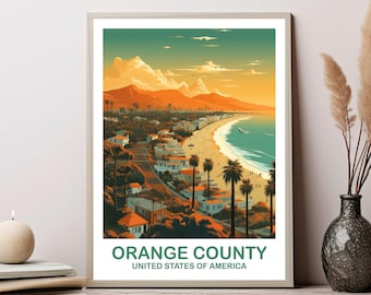 Può includere: Un poster di viaggio in stile vintage con un'illustrazione di una città costiera con palme e una spiaggia. Il poster ha uno schema di colori verde, arancione e blu e il testo "ORANGE COUNTY, UNITED STATES OF AMERICA".