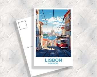Puede incluir: Una postal con una ilustración colorida de un tranvía rojo y blanco subiendo una colina en Lisboa, Portugal. El tranvía está rodeado de edificios y el horizonte de la ciudad se puede ver en el fondo. El texto "LISBON PORTUGAL" está impreso en la parte inferior de la postal.