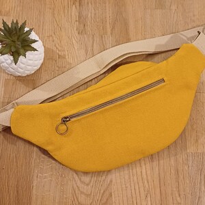 Sac banane en toile jaune avec poches