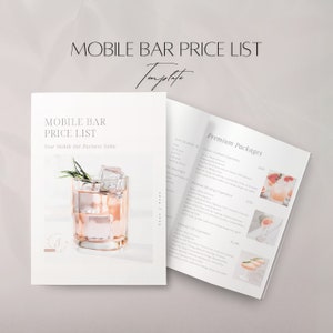 Può includere: Un modello bianco di listino prezzi per bar mobile con un'illustrazione di cocktail sulla copertina. Le pagine aperte mostrano opzioni di pacchetti premium con immagini di cocktail. Il testo include "Mobile Bar Price List" e "Template".
