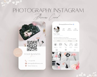 Puede incluir: Una tarjeta de visita de Instagram rosa y blanca para un negocio de fotografía. La tarjeta presenta un código QR, información de contacto y una foto de una cámara. El texto en la tarjeta dice "Photography Instagram Business Card", "Your Business", "+123 456 789", "photography@business.com" y "Street Avenue 121".
