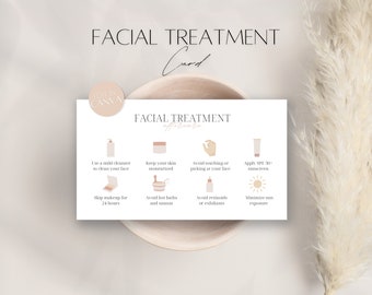 Könnte beinhalten: Eine hellrosa und braune illustrierte Karte mit dem Text "FACIAL TREATMENT AFTERCARE" und einer Liste von Anweisungen für die Nachsorge nach einer Gesichtsbehandlung. Die Anweisungen beinhalten: Verwenden Sie ein mildes Reinigungsmittel, um Ihr Gesicht zu reinigen, Halten Sie Ihre Haut mit Feuchtigkeit versorgt, Vermeiden Sie es, Ihr Gesicht zu berühren oder zu picken, Verzichten Sie auf Make-up für 24 Stunden, Vermeiden Sie heiße Bäder und Saunen, Tragen Sie einen Lichtschutzfaktor 30 auf, Vermeiden Sie Retinoide oder Peelings, Minimieren Sie die Sonneneinstrahlung.