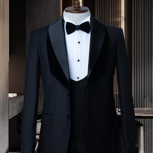 Black Wool 3-Piece Suit: Slim Fit Peak Lapel Wedding Tuxedo