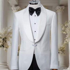 Off White Men's Tuxedo - Groom Suit for Wedding, Slim Fit Groomsman Suit, Peak Lapel Double Breasted Men's Suit, Elegant Businessman Wear
