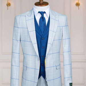 Gray Color Men’s Suit , Three Piece Peak Lapel, Flap Pocket, Men&#39;s Suit