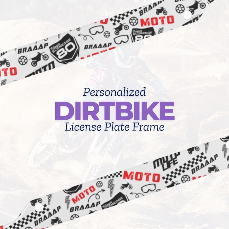 Peut inclure: Cadre de plaque d'immatriculation blanc avec un motif sur le th&egrave;me du motocross noir et rouge. Le cadre pr&eacute;sente un motif r&eacute;p&eacute;titif de motos tout-terrain, de lunettes, de drapeaux &agrave; damier et les mots "BRAAP" et "MOTO". Le texte "Cadre de plaque d'immatriculation DIRTBIKE personnalis&eacute;" est imprim&eacute; en violet sur fond blanc.