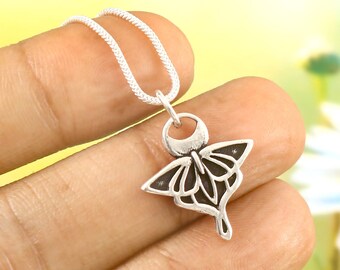 sterling argent luna papillon collier petite insecte charme délicat délicat ailes décoratives bijoux lune nuit créature nature passionné