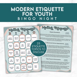 Op de afbeelding: Een Modern Etiquette Bingo Night spel met een teal en perzik kleurenschema. Het spel bevat een bingokaart en een boekje met 25 etiquette onderwerpen om te bespreken, zoals respectvolle communicatie en het correct gebruiken van elektronische apparaten.