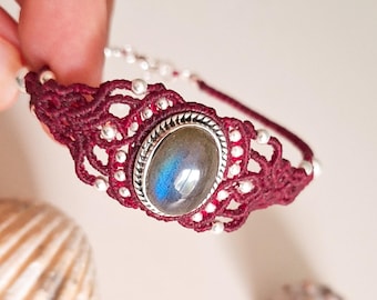 Macramé bracelet with natural labradorite and 925 silver. Handmade jewelry with energy stones.