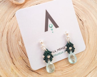 Silver and macrame earrings with teardrop-shaped Apatite stone. Handcrafted and contemporary jewelry. Boho chic earrings with a unique design.