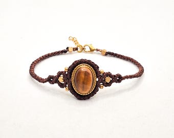 Macrame bracelet with Tiger's Eye stone and brass details. Handmade jewelry.
