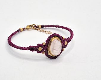 Macrame bracelet with rose quartz and brass details. Handmade jewelry.