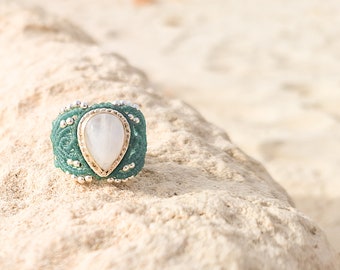 Macrame ring with Moonstone and sterling silver. Large turquoise ring with natural stone.