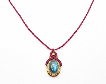 Macrame pendant with Labradorite stone and brass details. Handmade jewelry.