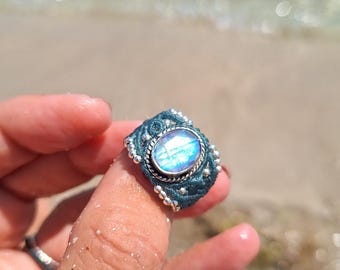 Macrame ring with Moonstone and 925 sterling silver.