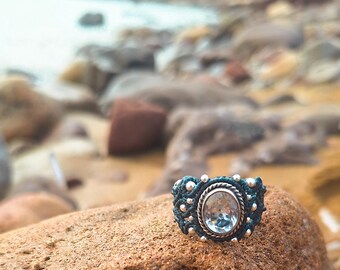 Blue Topaz ring in sterling silver and macramé.