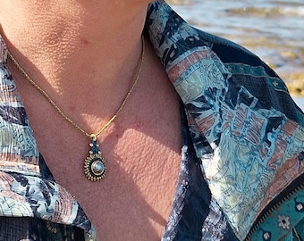 Collar SUNNA. Luz del sol en piedra natural.