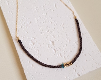 Macrame necklace, Apatite stones and gold-plated silver from the Marea Collection. Handmade choker with chain and natural stones