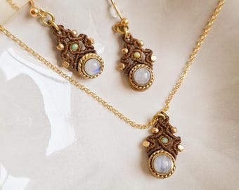 Pendant and earrings with moonstone. Earrings and necklace with round white stone. Macrame jewelry with small, natural stones.