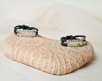 Anillo doble de macrame con piedras de Amazonita y cuentas de plata de ley o chapadas en oro.
