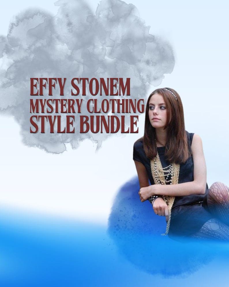 Pu&ograve; includere: Immagine con il testo "EFFY STONEM MYSTERY CLOTHING STYLE BUNDLE" in bordeaux su sfondo acquerello. Una persona indossa un abito nero e una collana d'oro. L'immagine suggerisce un prodotto di moda o un pacchetto di stile.