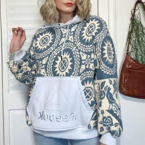 Upcycled Gobelin Patchwork Hoodie, überarbeitetes übergroßes Sweatshirt, nachhaltige Kleidung
