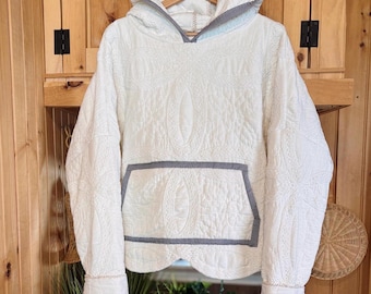 Sudadera con capucha y patchwork de encaje bordado: Sudadera acolchada de algodón reciclado