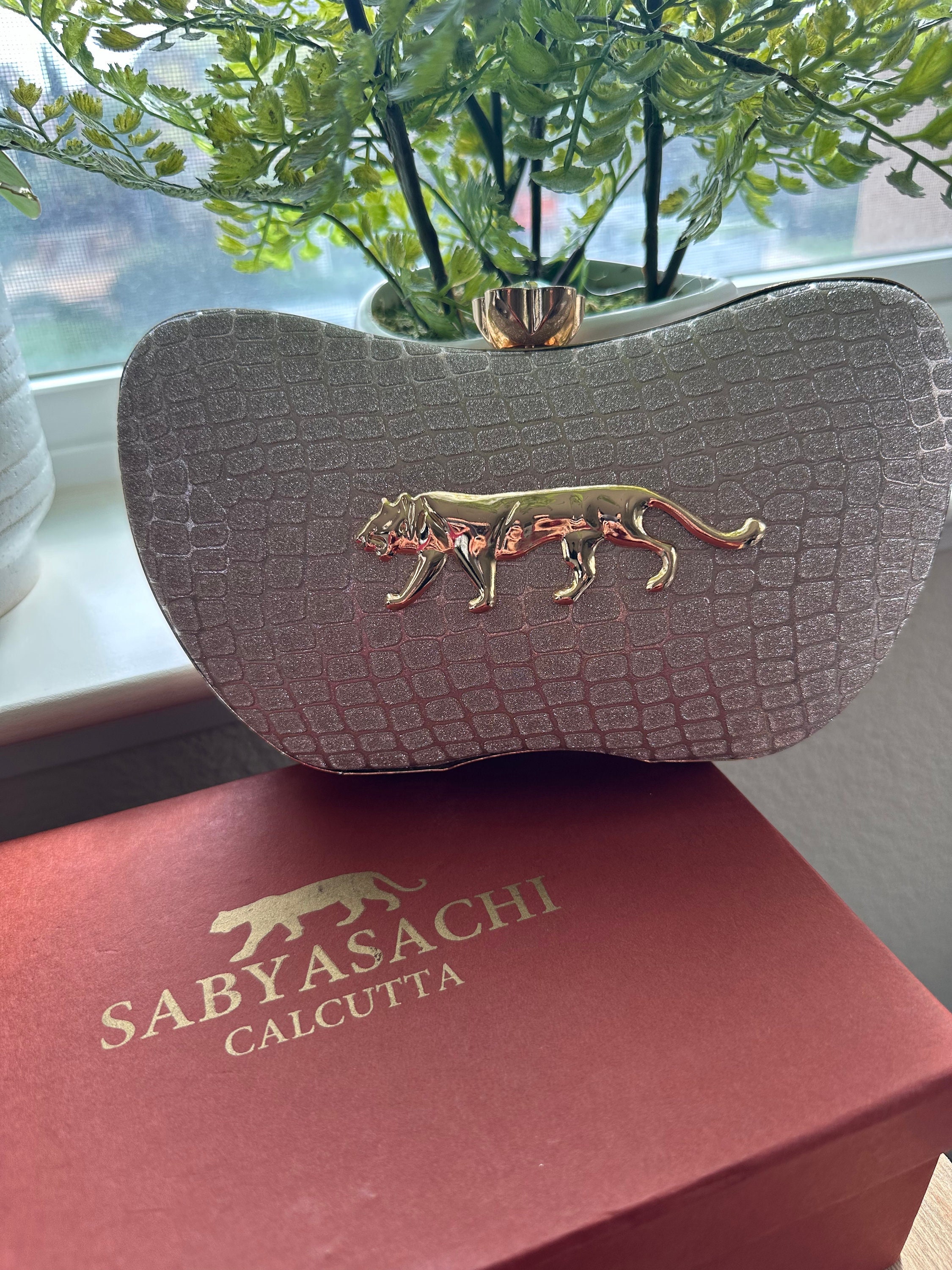 Sabyasachi clutch price sale