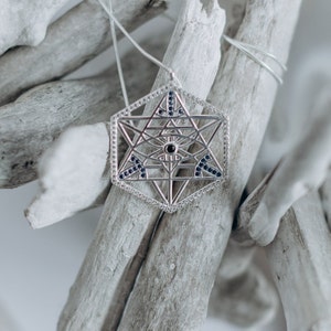 Merkaba mit Auge der Fatima. Heilige Geometrie Schmuck. Sterling Silber Halskette. Spirituelles Geschenk für Sie oder Ihn. Minimalistischer Silberanhänger