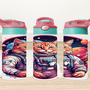 Vaso con tapa abatible de 12 oz con forma de gato astronauta, vaso con tapa abatible de 12 oz con dibujos animados para niños, botella de agua de dibujos animados, vaso de dibujos animados de los 90 en formato PNG, descarga digital