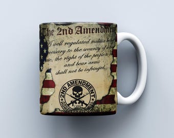 Tazza con design a sublimazione del 2° emendamento: teschio e pistola, bandiera americana (download digitale)